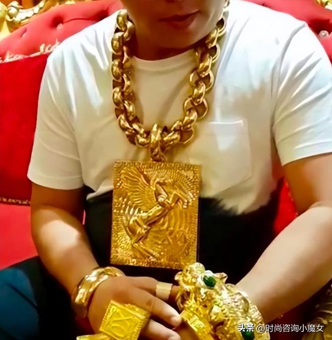 最好别总戴这3种“配饰”看着俗气、没品位Bsport体育平台登录男人不管有钱没钱(图6)